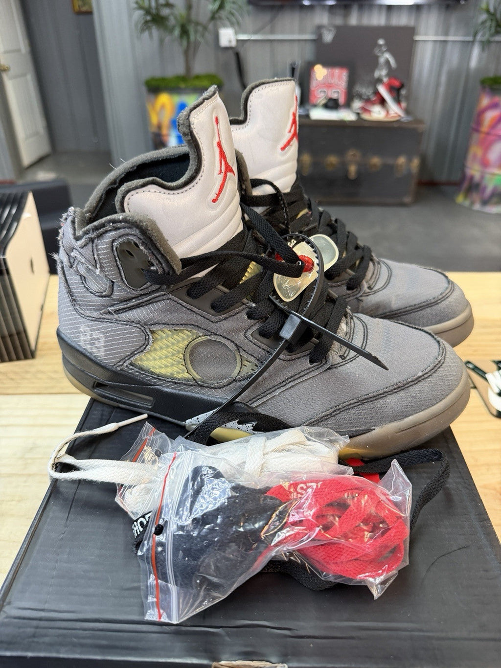 Off-White Muslin, Size 8, Pre-Owned - Jordan 5 Retro - product image from the listing.