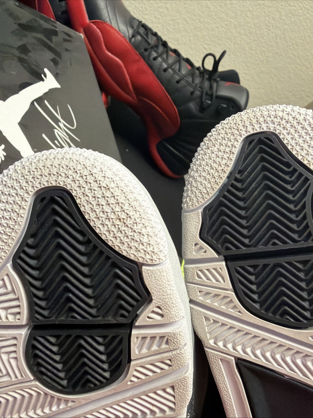 Air Jordan 4 Retro 2024 Fear - Size 9 - product image from the listing.
