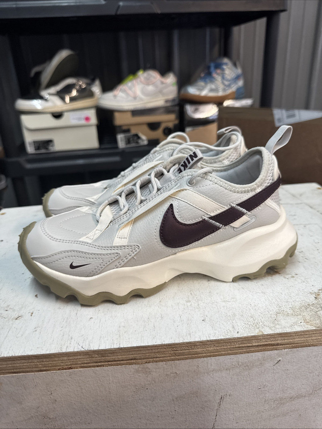 Women's Size 7W - Nike TC 7900 Light Bone Burgundy Crush | Replacement Box - product image from the listing.