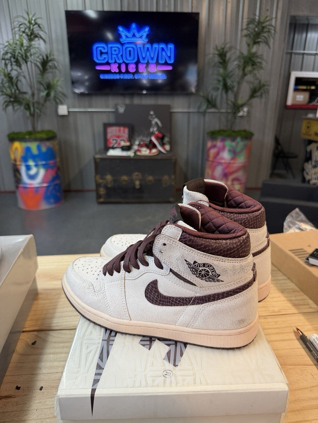 Men's Jordan 1 Retro High OG "A Ma Maniére" DO7097-100 - 8.5 - Used With OG Box - product image from the listing.