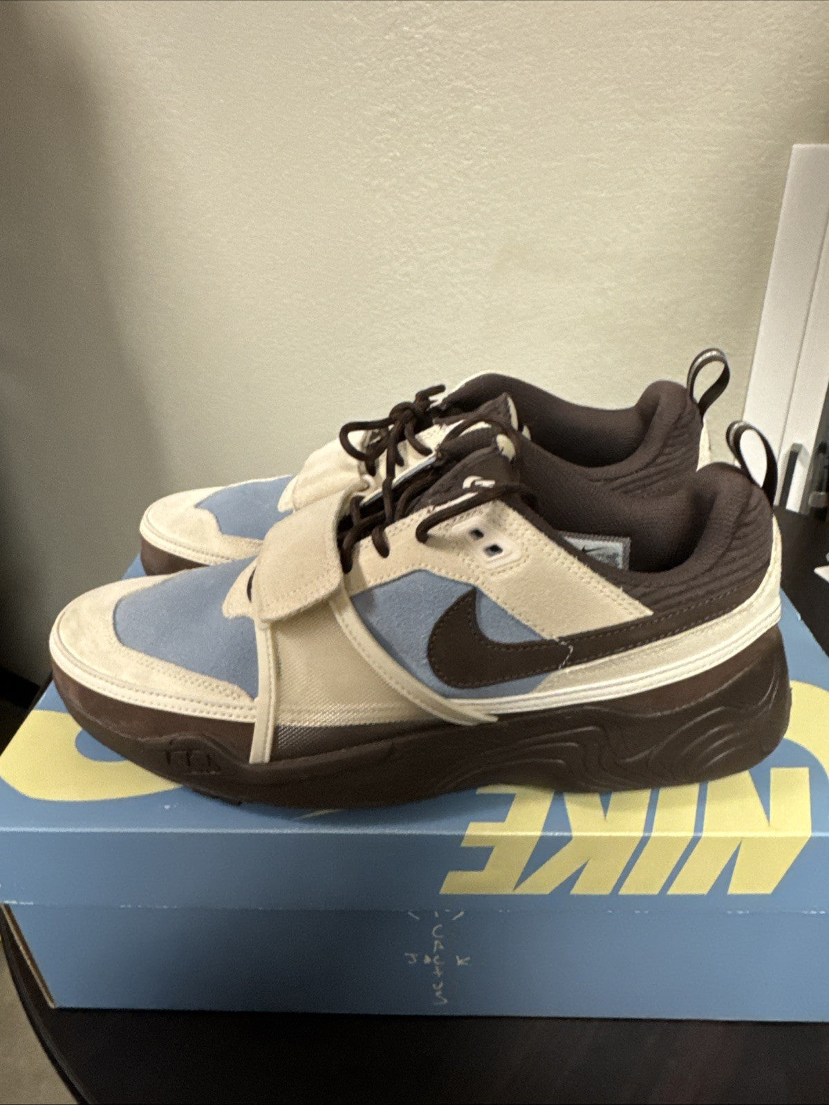 Travis Scott x Nike Zoom Field Jaxx Leche Blue - Size 11.5 - product image from the listing.