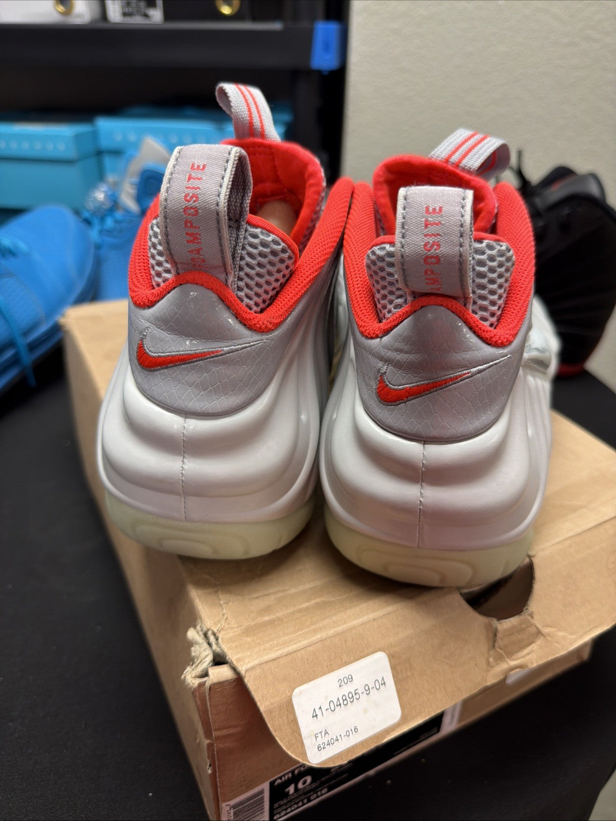 Air Foamposite Pro Pure Platinum 2016 GLOW IN DARK US. size 10 by Nike - product image from the listing.