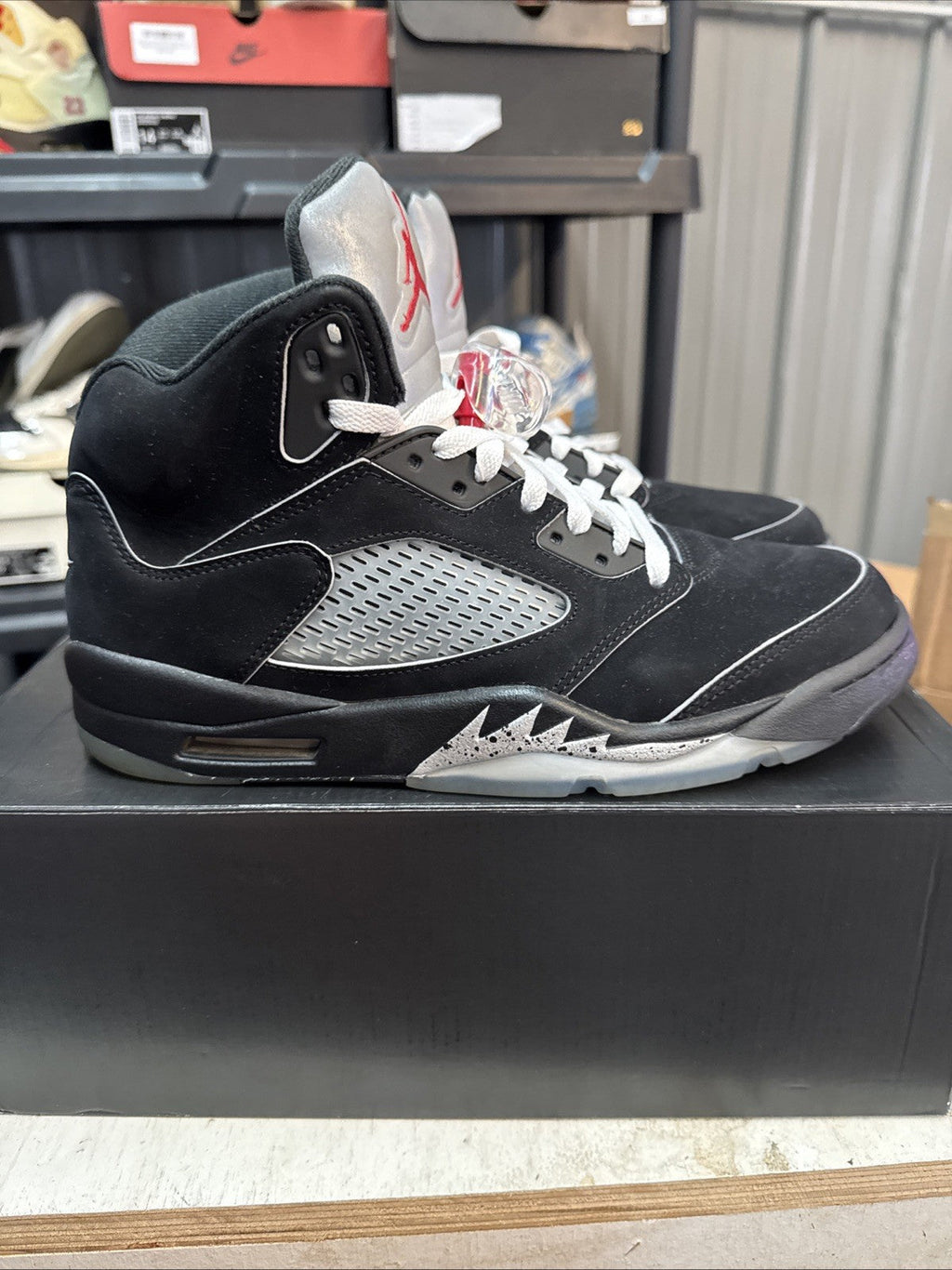 "BLACK METALLIC REIMAGINED" Size 9.5 - Air Jordan 5 Retro - product image from the listing.