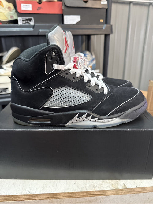 "BLACK METALLIC REIMAGINED" Size 9.5 - Air Jordan 5 Retro - product image from the listing.
