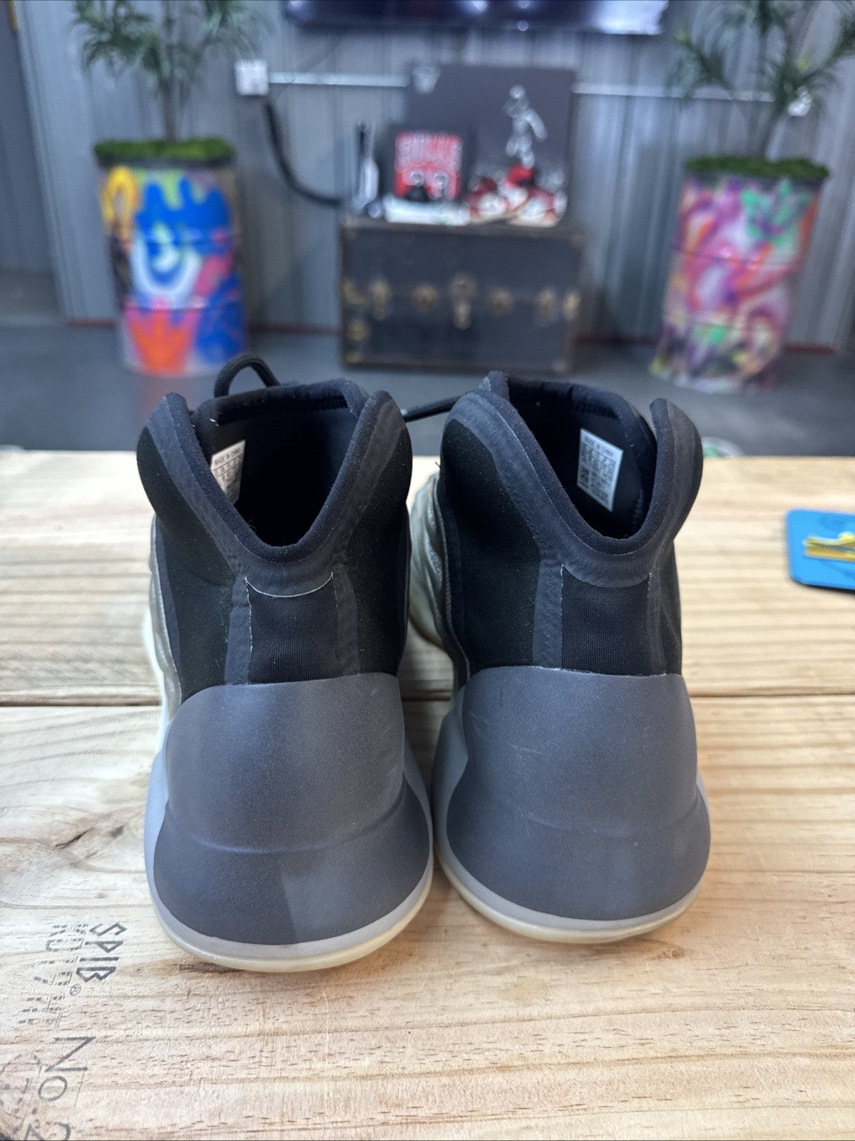 Adidas Yeezy Quantum Barium | NOBOX - size 9.5 - product image from the listing.