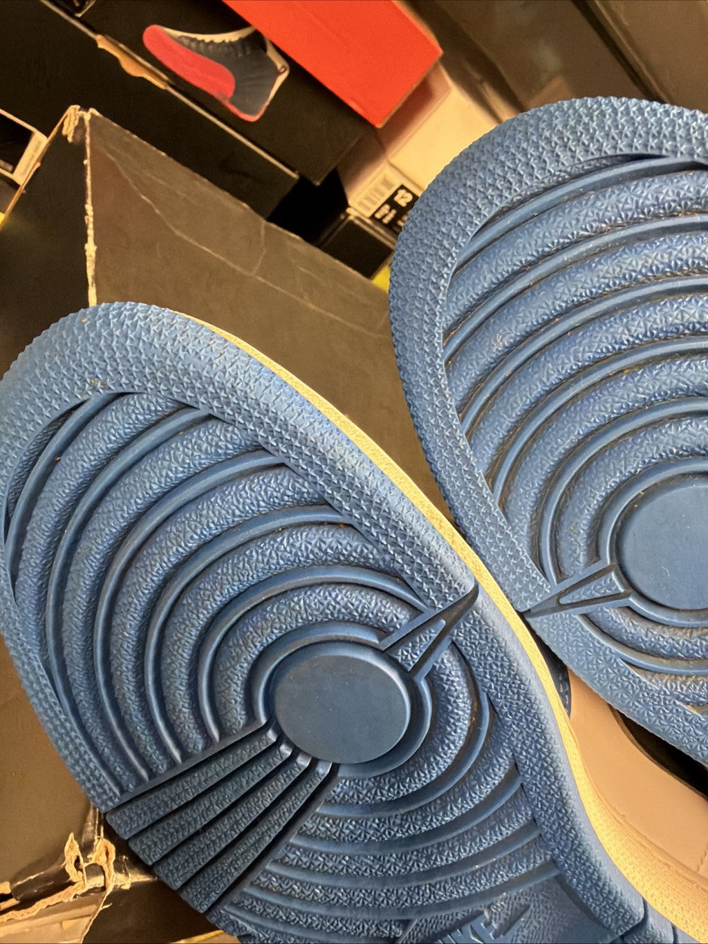 Men's Jordan 1 Rare Air Soar Blue 2017 Size 9 Preowned Authenticated - product image from the listing.