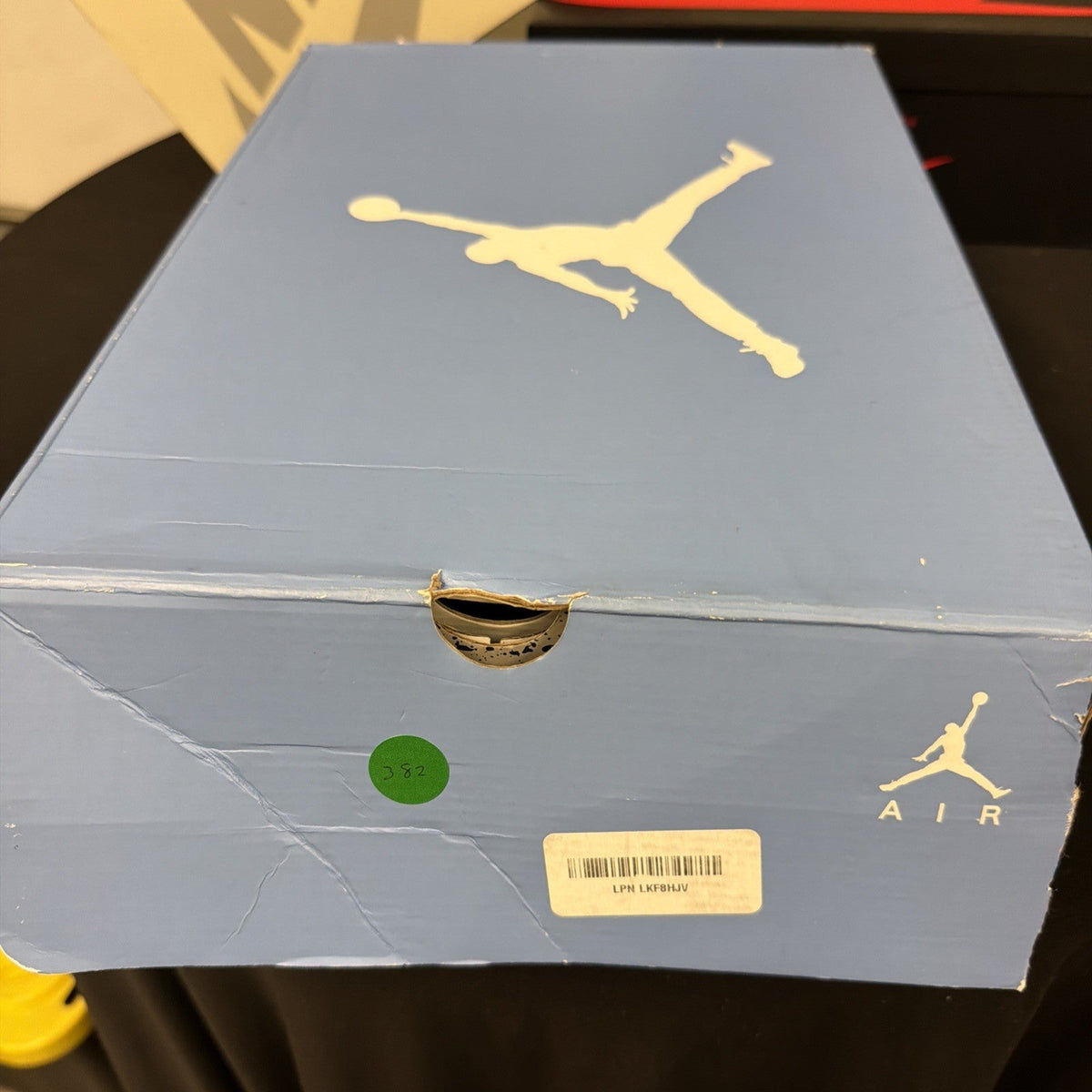 Men's Nike Air Jordan 6 Retro University Blue White Black Size 9 CT8529 410 - product image from the listing.