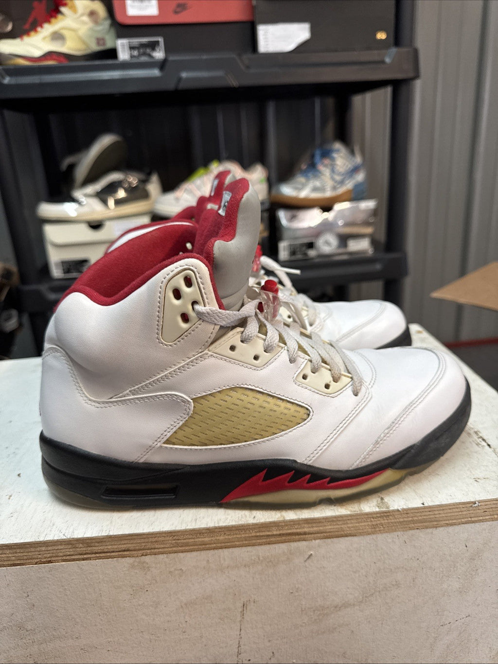 Men's Air Jordan 5 Retro Size 11 Used - product image from the listing.