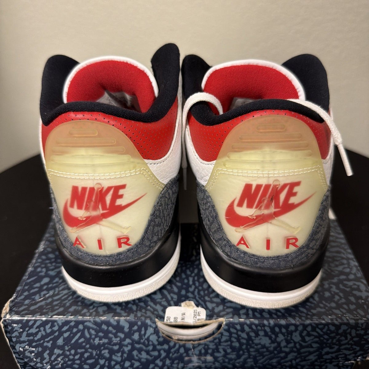 Fire Red Denim 2020 Shoes Size 9 - Nike Air Jordan 3 SE - product image from the listing.