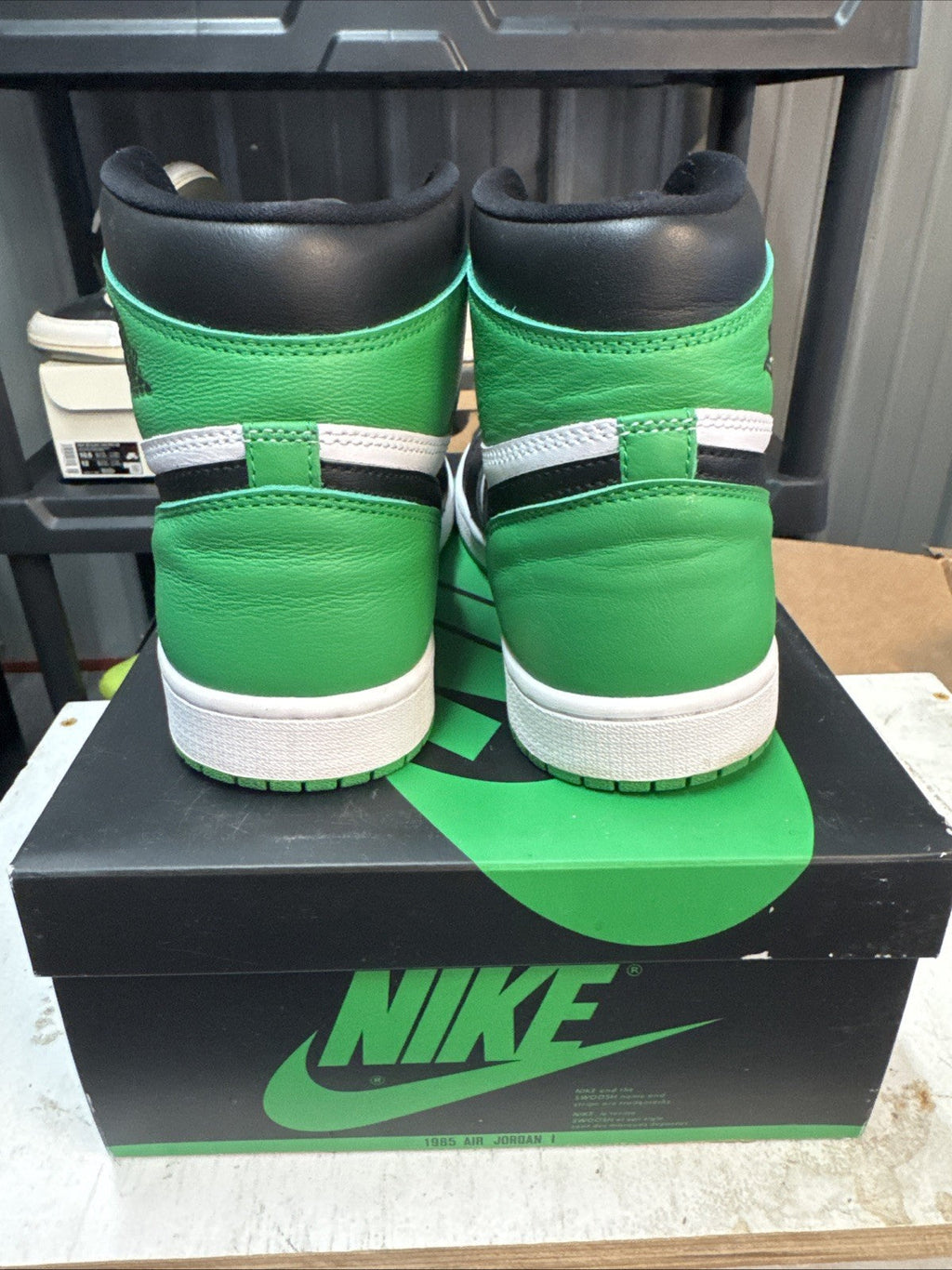"LUCKY GREEN" Air Jordan 1 Retro High OG 2023 - Size 9.5 - product image from the listing.