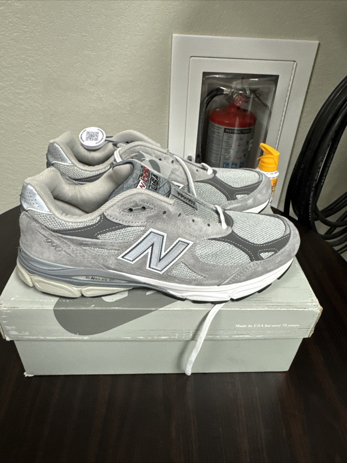 New Balance 990v4 Made in USA Grey Silver - Size 11 - product image from the listing.