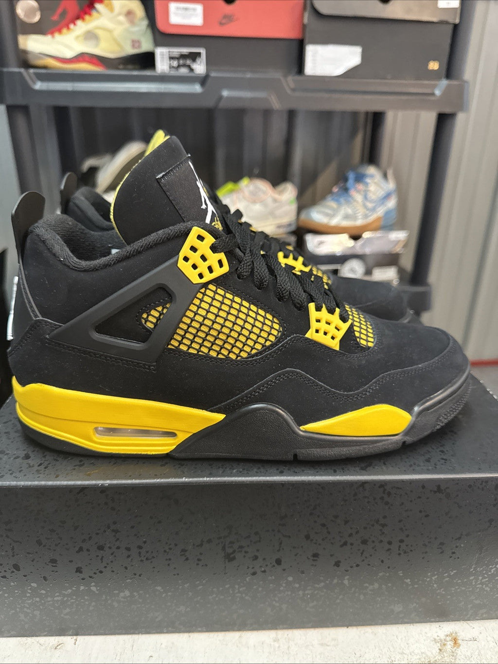 Air Jordan 4 Retro Thunder 2023 | Barely Worn - Size 11 - product image from the listing.
