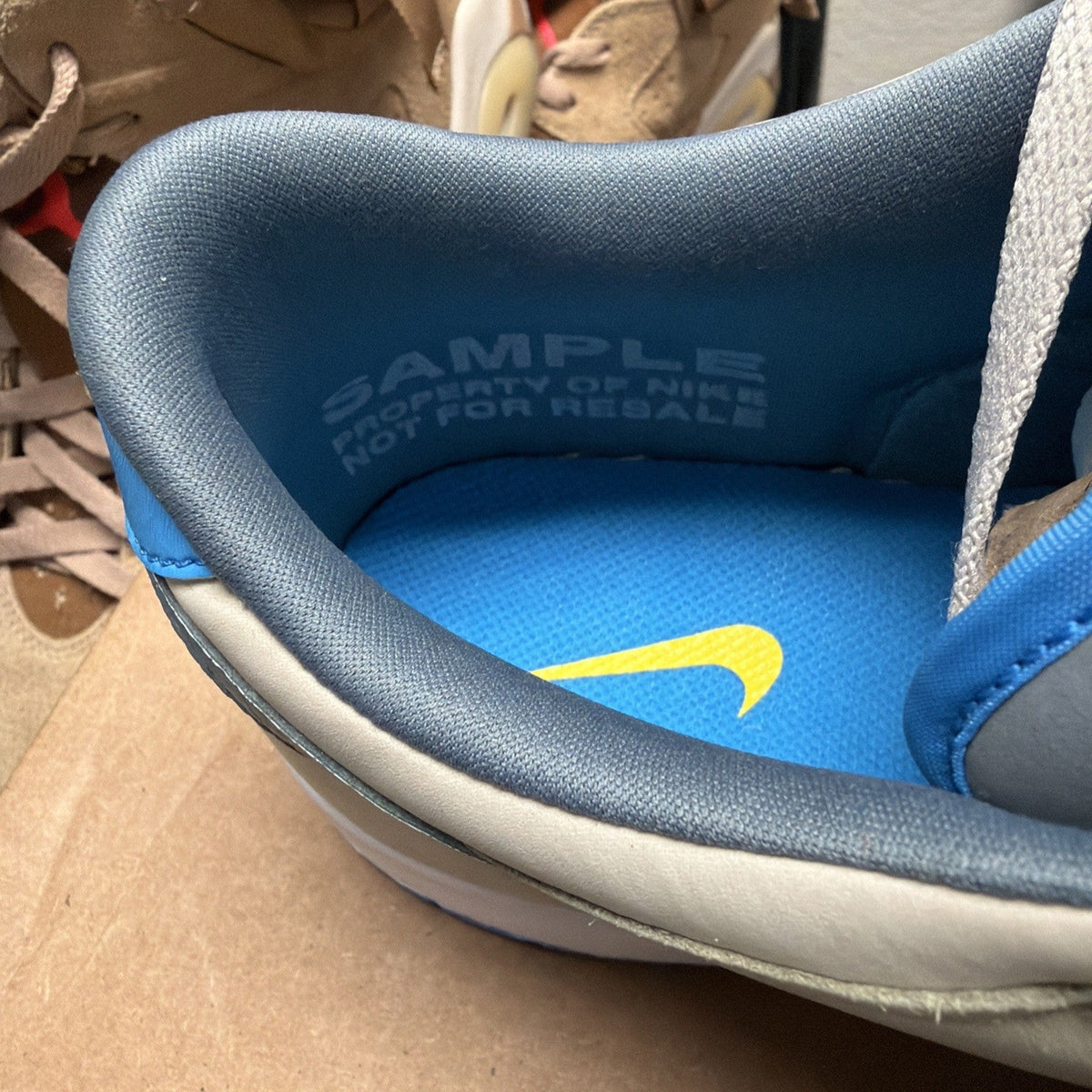 Men's 1/5 Sample Nike Dunk Low Very Rare NYX Vivid Blue / Grey Pavement 2008 - product image from the listing.