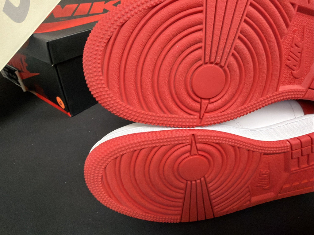 OG- Heritage 7Y - Air Jordan 1 High - product image from the listing.