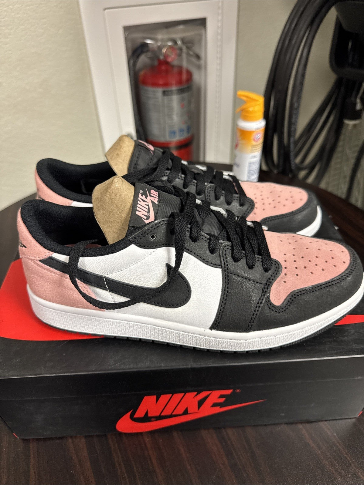 Jordan 1 Low OG Bleached Coral - Size 9.5 - product image from the listing.
