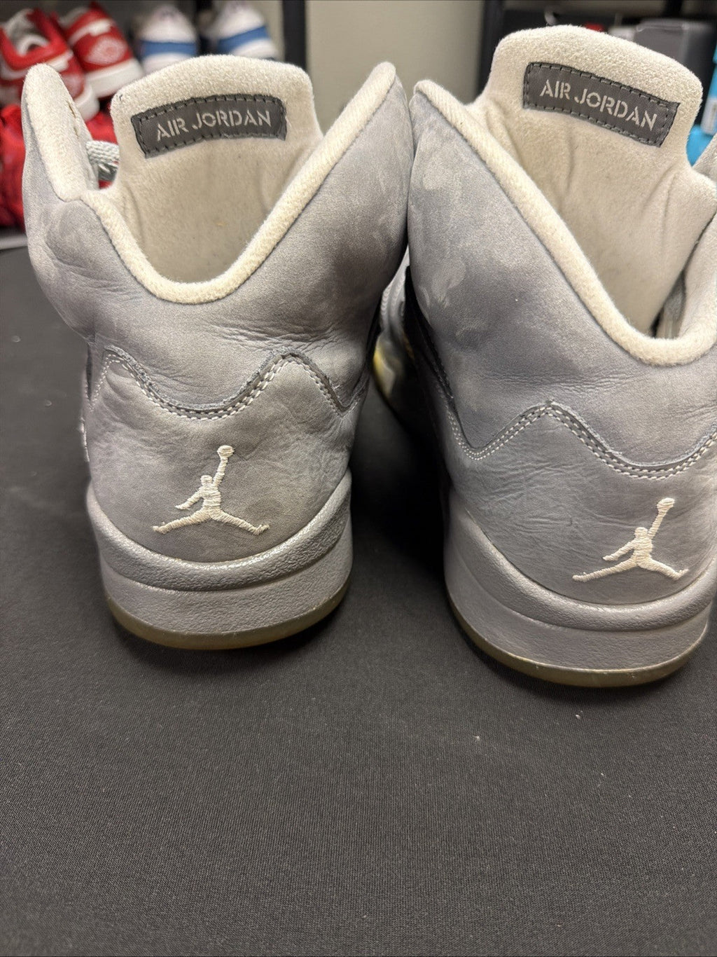 Jordan 5 Retro Wolf Grey Size 11 - product image from the listing.
