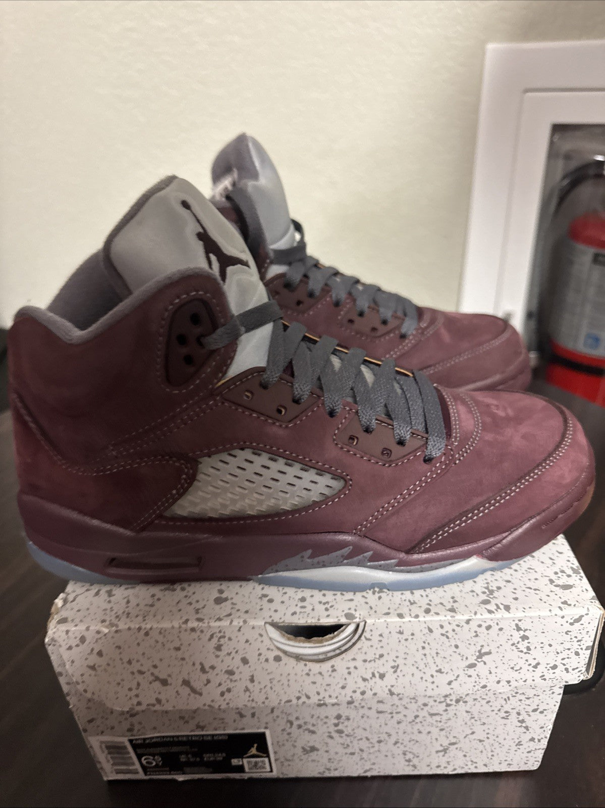 Burgundy 2023 GS FN4233-600 Size 6.5Y Sneakers - Nike Air Jordan 5 Retro SE - product image from the listing.