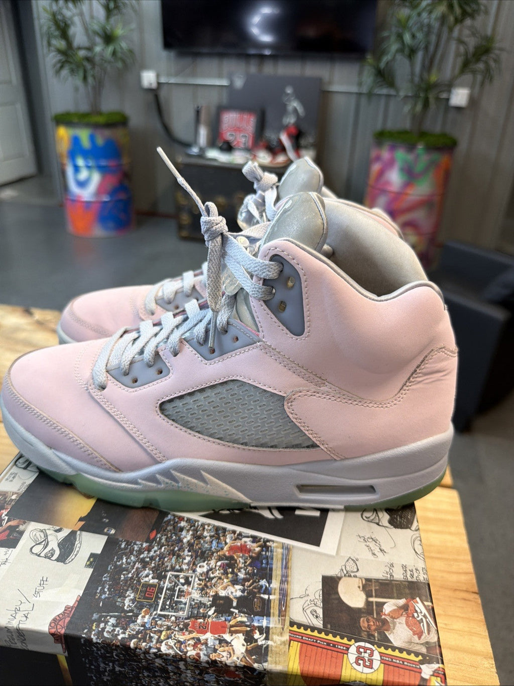 Men's Air Jordan 5 Retro Se Ester Pink DV0562-600 Size 10 Used Quick Shipping - product image from the listing.
