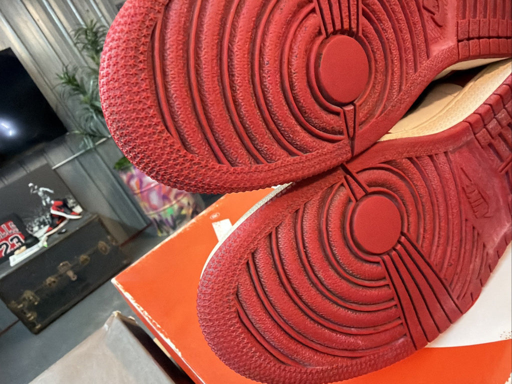 "LOST AND FOUND" Air Jordan 1 Retro High OG 2022 - Size 9 - product image from the listing.