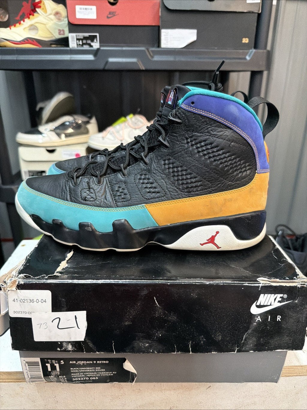 Men's Size 11.5 - Jordan 9 Retro Dream It Do It Black University Gold 302370-065 - product image from the listing.