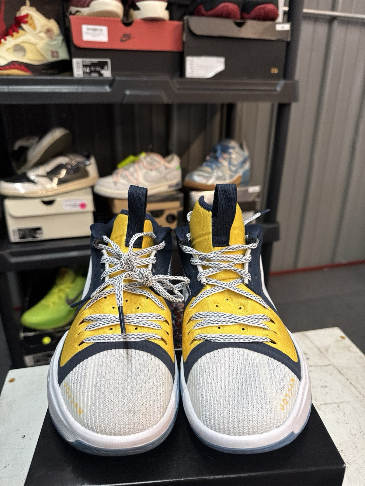 PE SAMPLE Marquette University Jordan Zoom Separate MU - Size 4.5 - product image from the listing.