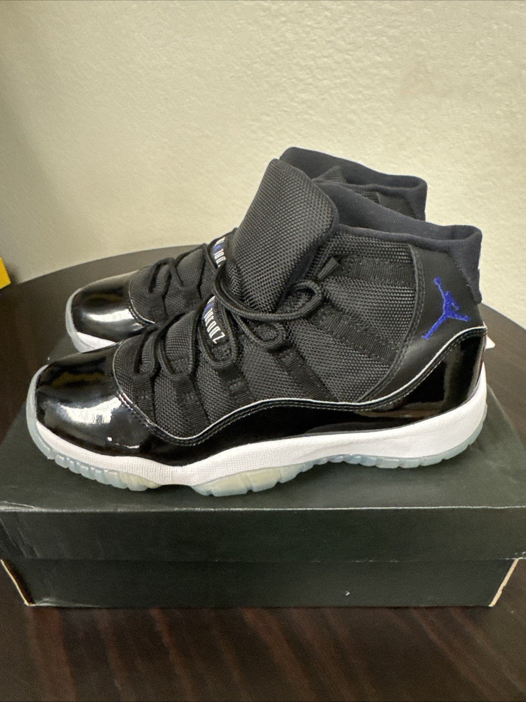Air Jordan Retro 11 Space Jam - Size 5Y - product image from the listing.