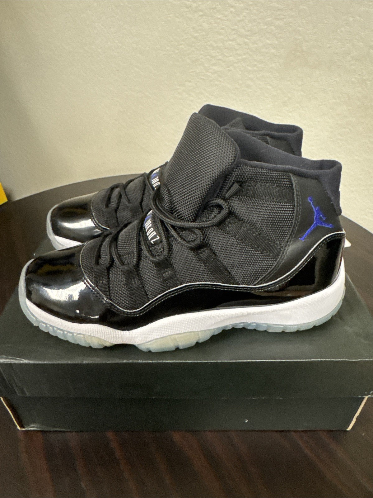 Air Jordan Retro 11 Space Jam - Size 5Y - product image from the listing.