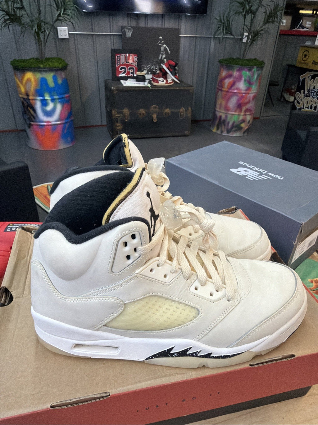 Air Jordan 5 Retro SE Sail Ivory Nubuck Men's High Top Sneaker FN7405-100 - product image from the listing.