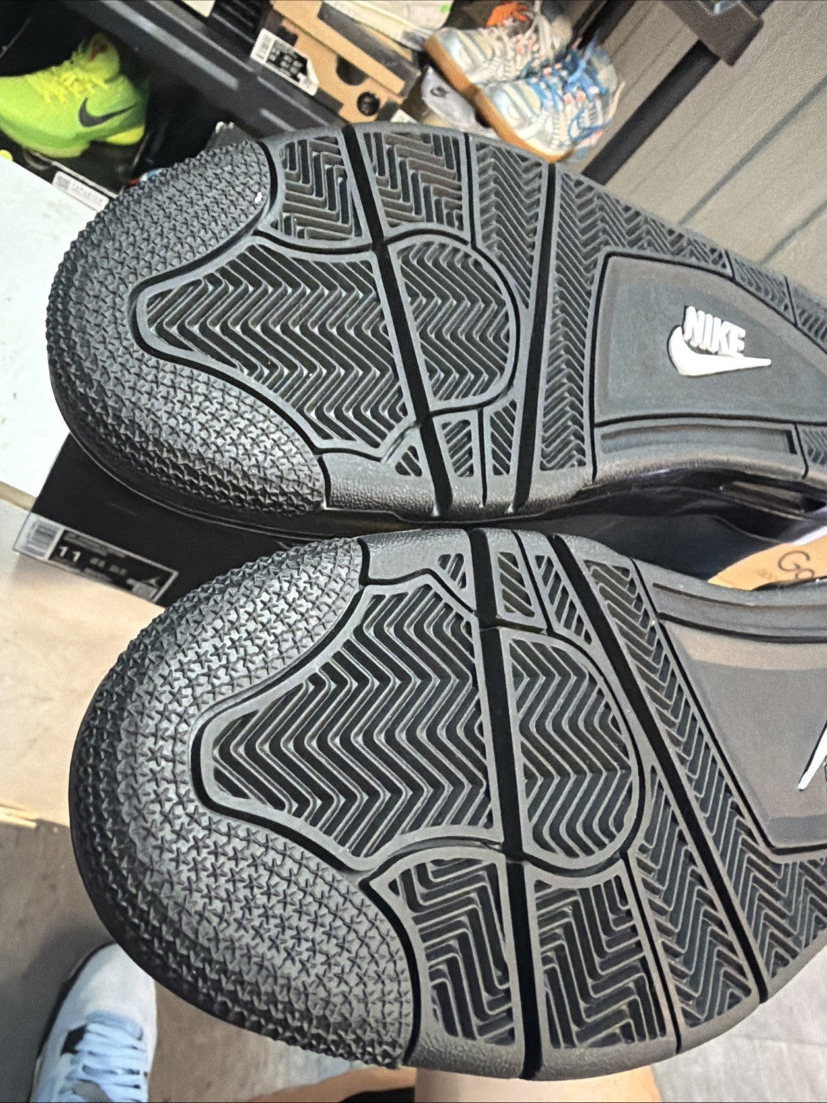 Air Jordan 4 Retro 2025 Black Cat FV5029-010 Pre-owned Authentic - Size 11 - product image from the listing.