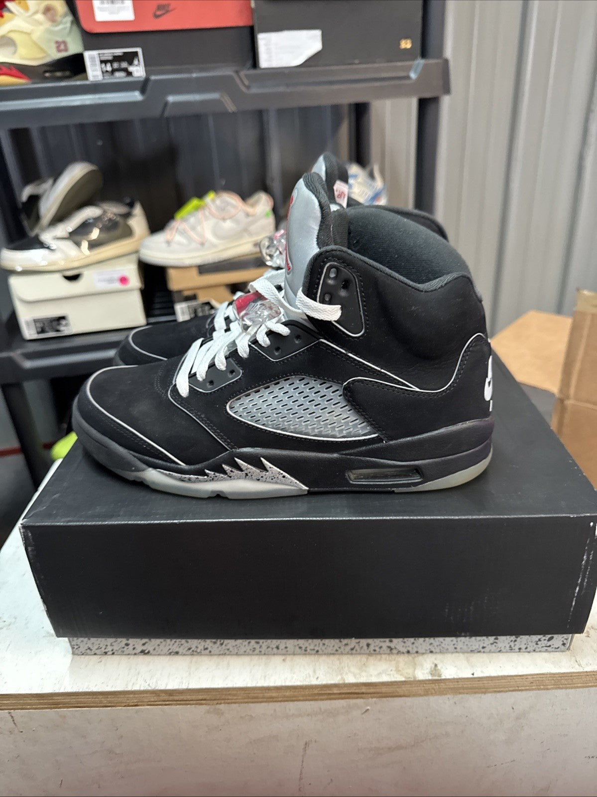"BLACK METALLIC REIMAGINED" Size 9.5 - Air Jordan 5 Retro - product image from the listing.