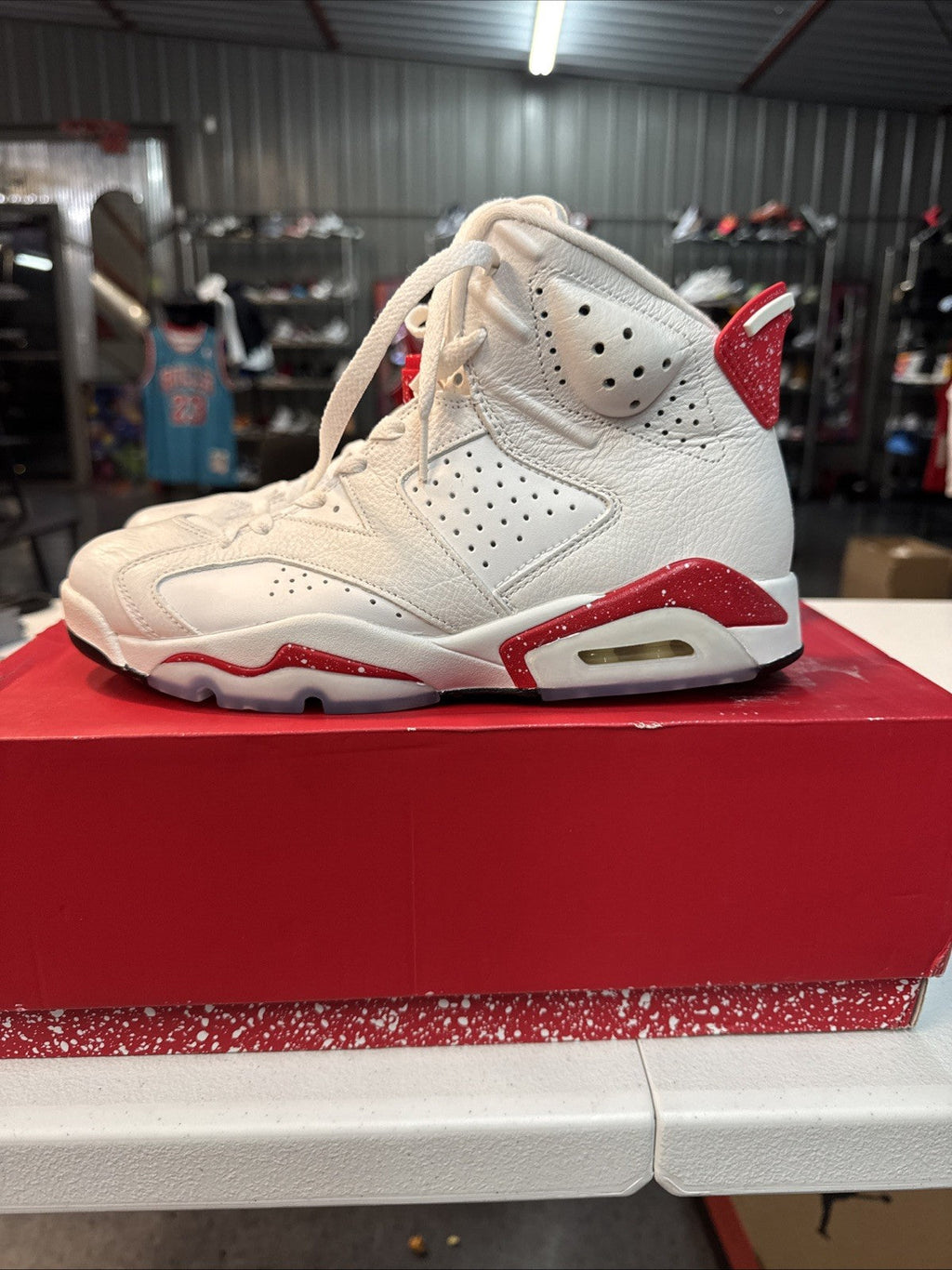 Jordan 6 White and University Red 2022 | Barely Wore - Size 8 - product image from the listing.