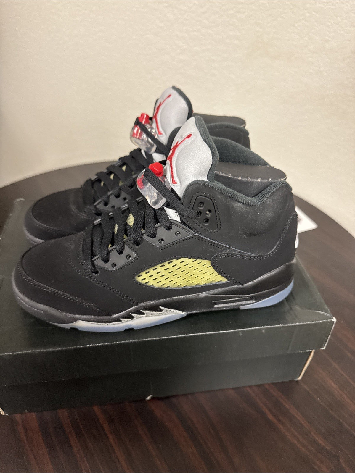 2016 jordan black metallic 5 size 5y - product image from the listing.