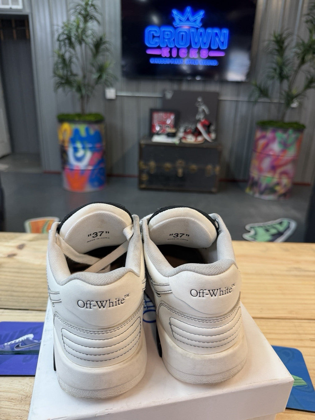 NEW! Off White Out-Of-Office Black on White Trainers Shoes Size 39 (7) - product image from the listing.