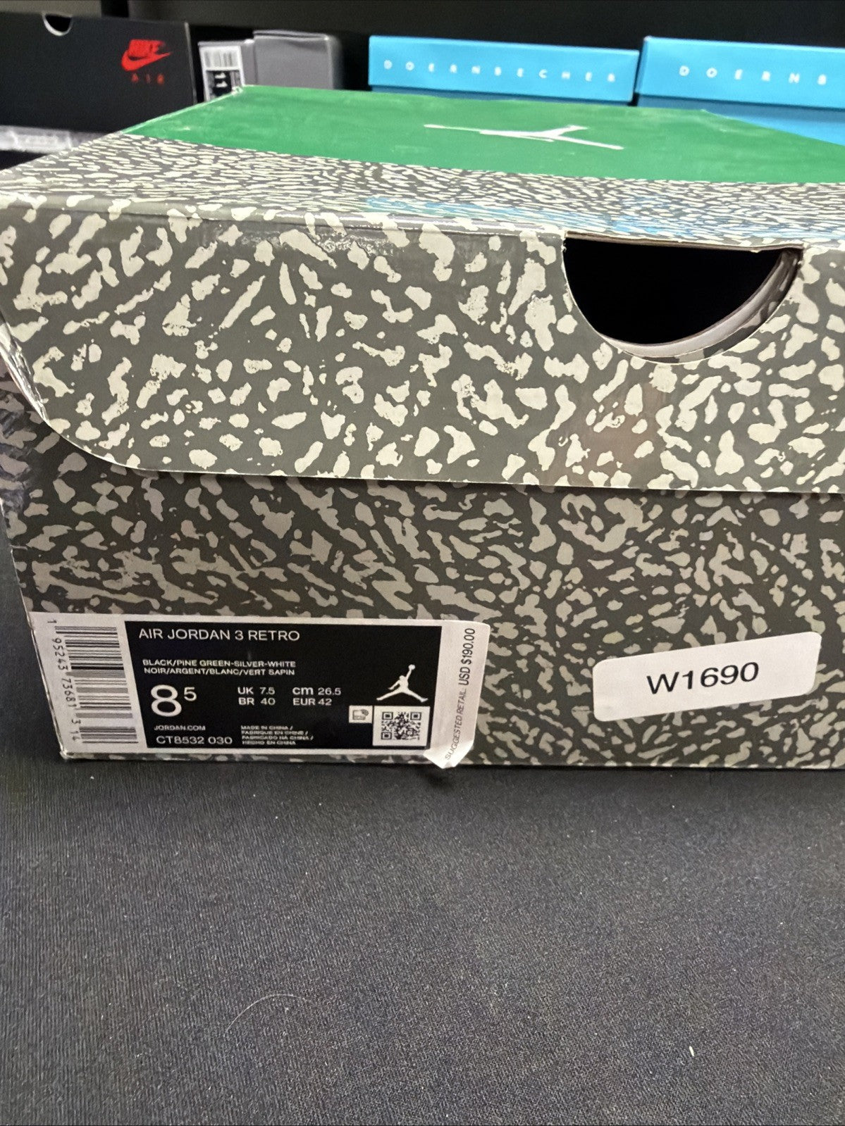 Jordan 3 Retro Mid Pine Green - Size 8.5 - product image from the listing.