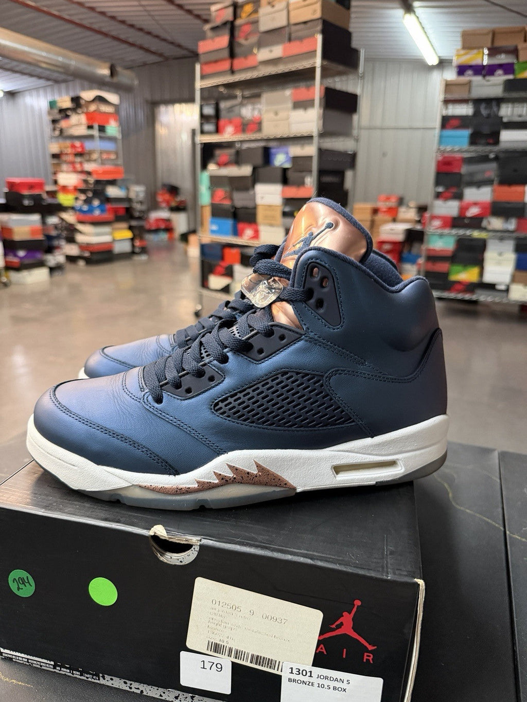 Bronze 136027 416 Obsidian/White/Metallic Bronze Size 10.5 - Air Jordan 5 Retro - product image from the listing.