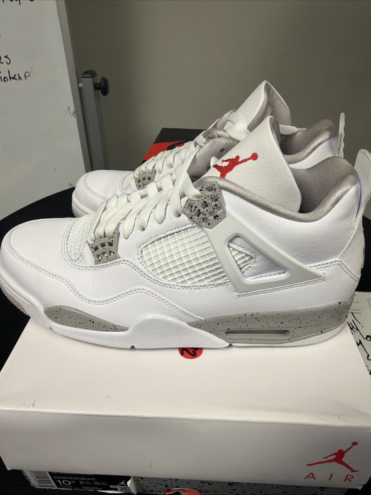 Men's Air Jordan 4 Retro White Oreo Size 10.5 CT8527-100 - product image from the listing.