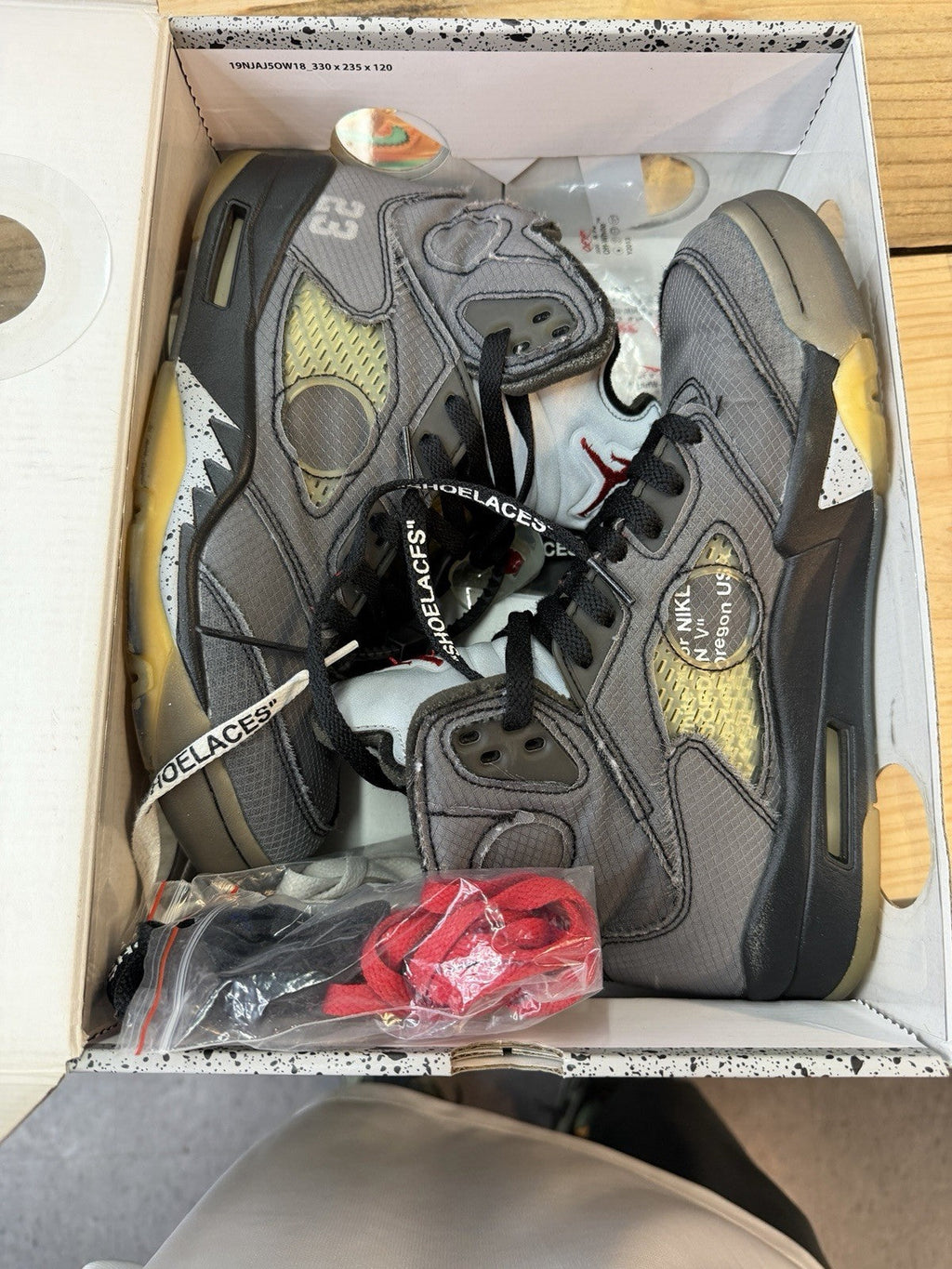 Off-White Muslin, Size 8, Pre-Owned - Jordan 5 Retro - product image from the listing.