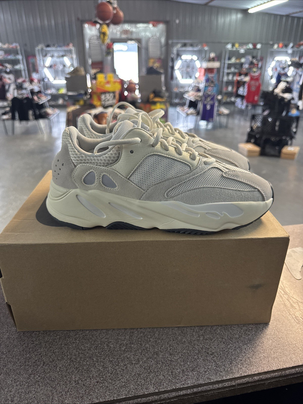 "analog" Size 11 - Adidas Yeezy Boost 700 - product image from the listing.