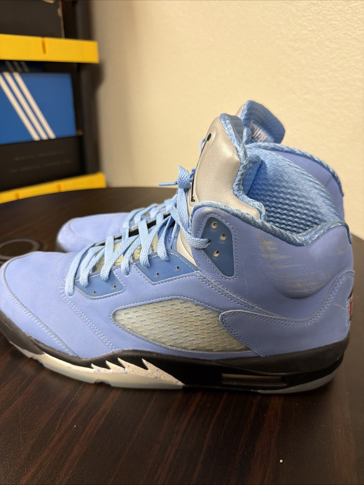 Air Jordan 5 Retro SE "UNC" Men's High Top Blue DV1310-401 2023 - product image from the listing.