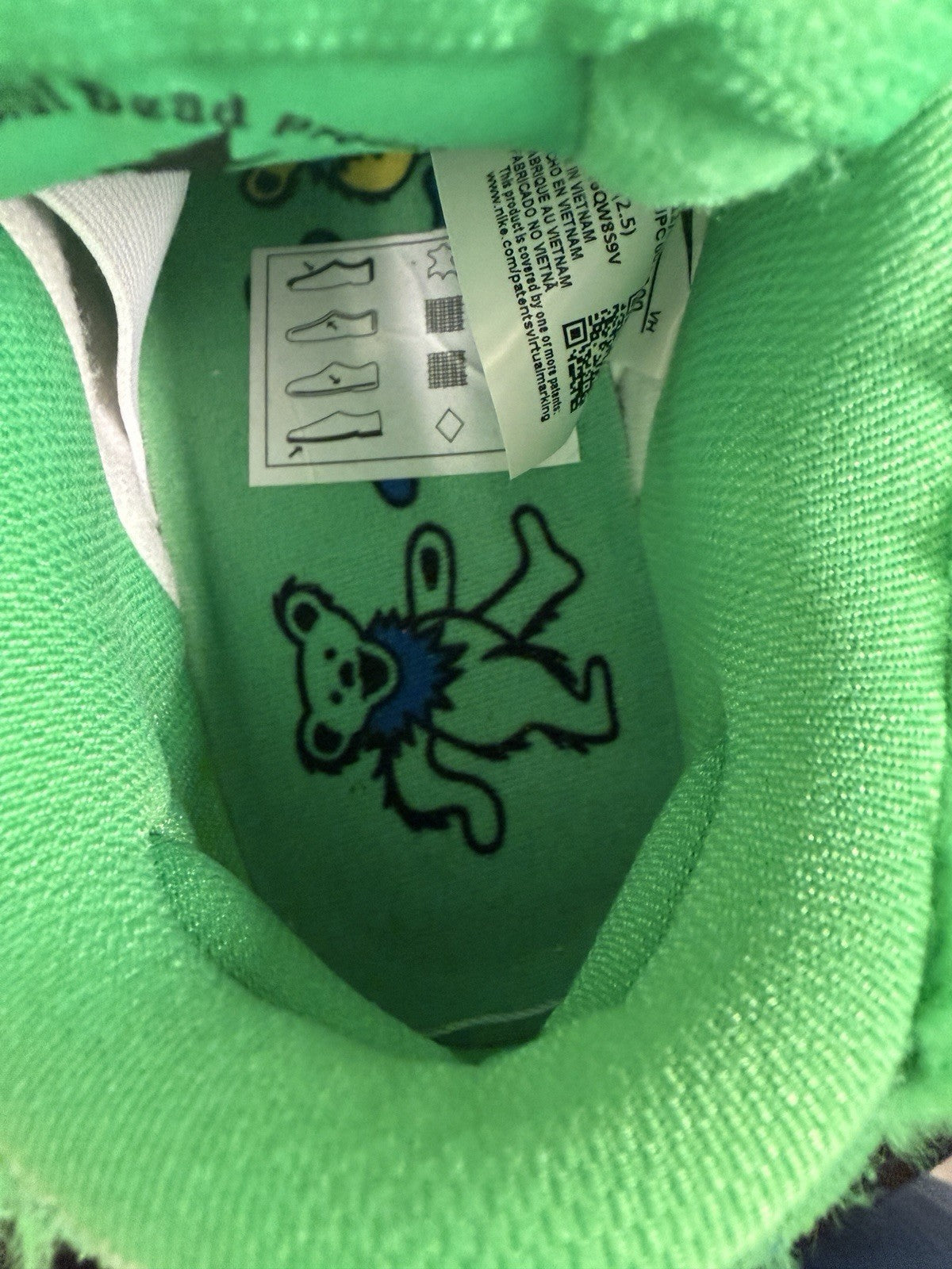 CJ5378-300 - Nike SB Dunk Low Grateful Dead Bears Green - product image from the listing.