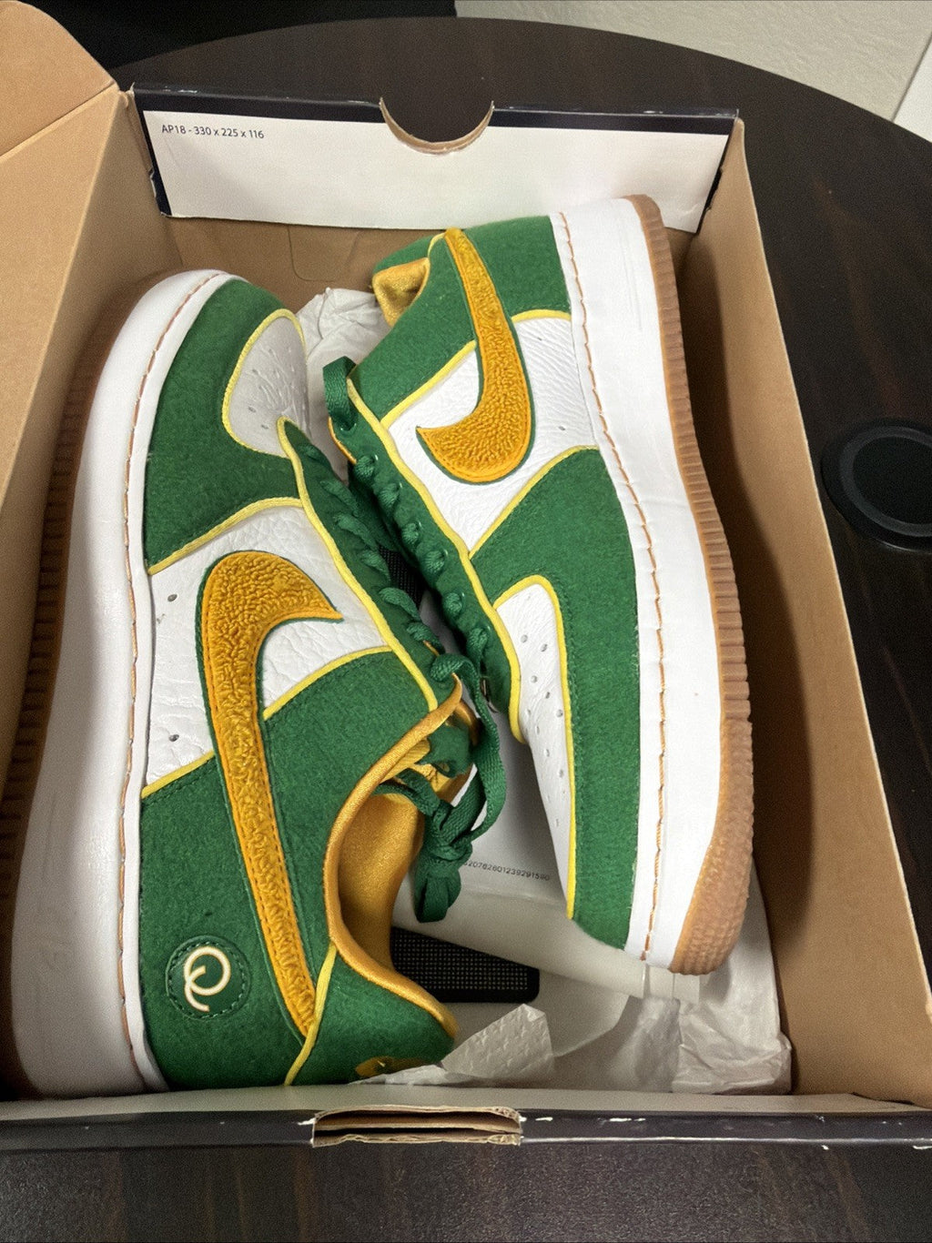 QUEENS AIR FORCE ONE *LIMITED EDITION**CLARK KENT Trainers* - product image from the listing.