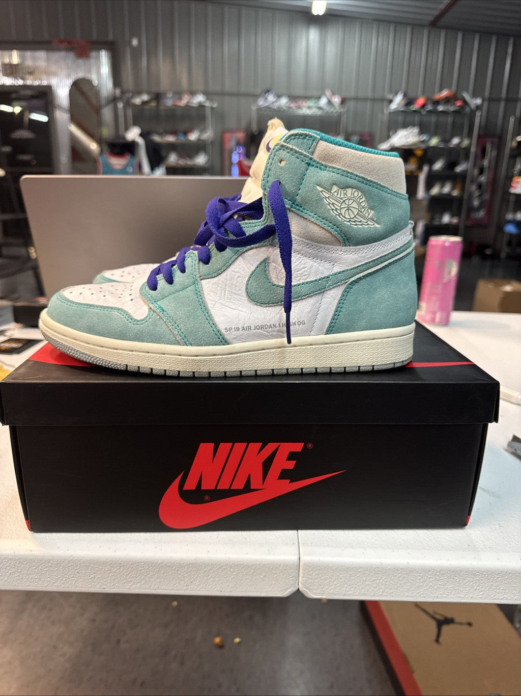 "Turbo Green" Size 8 - SP19 Air Jordan 1 High OG - product image from the listing.