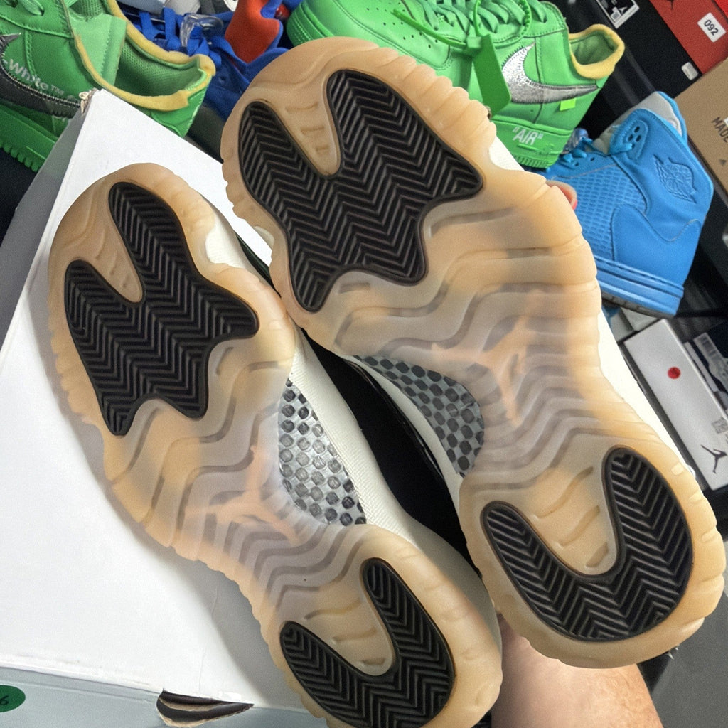 Women's Nike Air Jordan 11 Neapolitan Sail Velvet Brown Atmosphere AR0715-101 7.5 - product image from the listing.