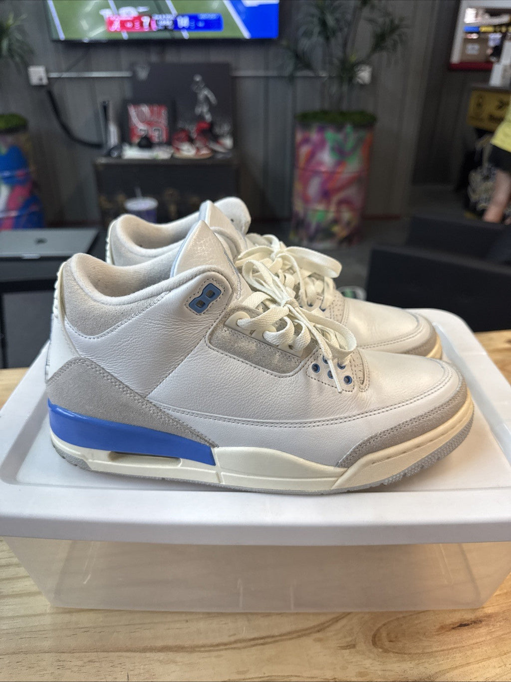 Jordan 3 Retro | Replacement Box - Size 9.5 - product image from the listing.