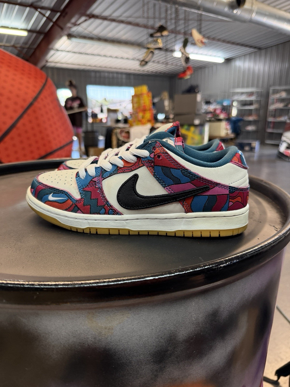 Nike SB Dunk Low Parra Abstract Art Trainers Size 9 DH7695-600 - product image from the listing.