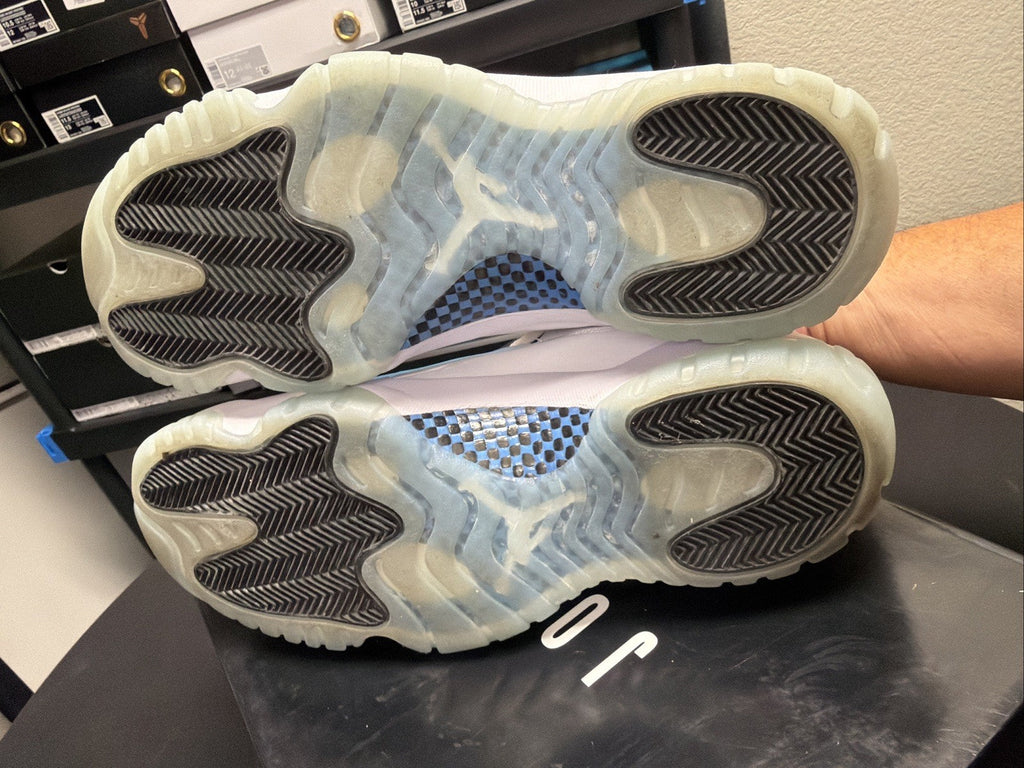 Men's Nike Jordan XI 11 Retro 2021 Low Legend Blue AV2187-117 Size 12 - product image from the listing.