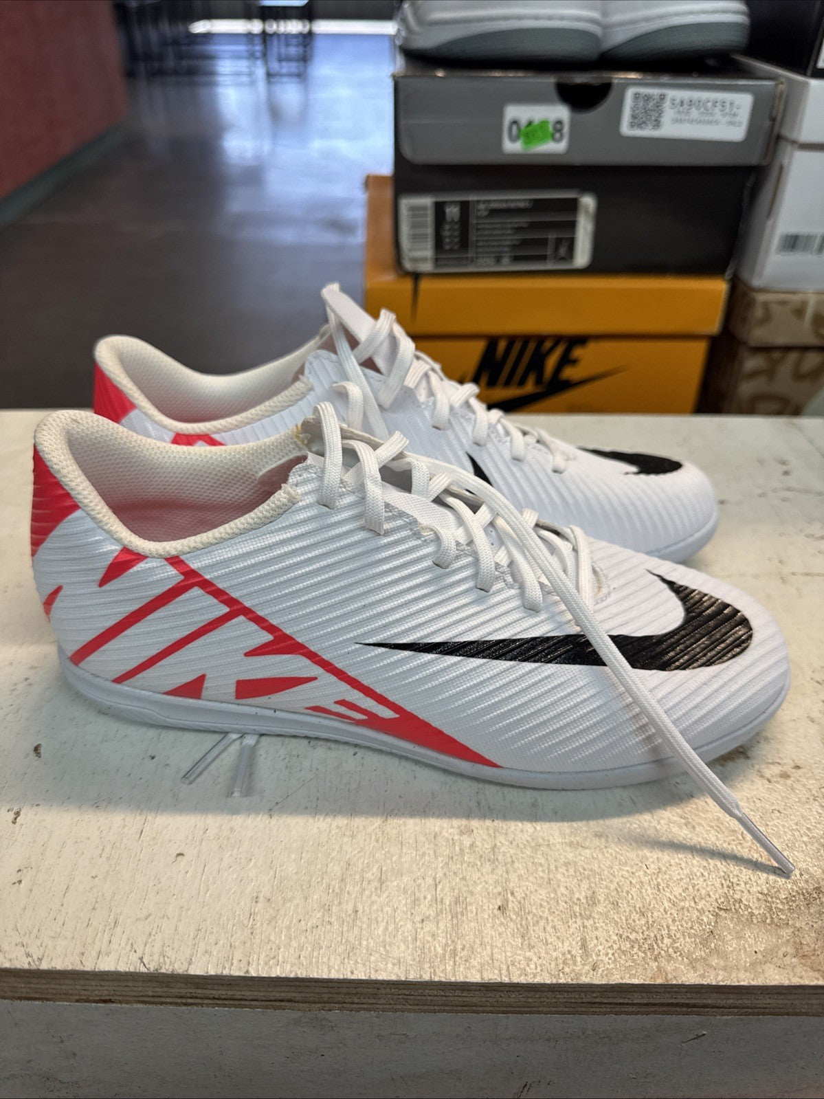 Nike Vapor 15 Club IC | Replacement Box - Size 5.5 - product image from the listing.
