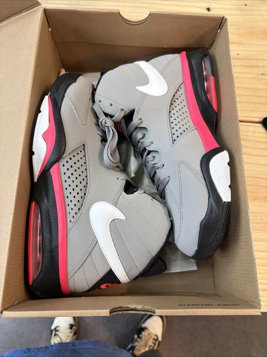 Men's Nike Air Maestro Flight Pippen 472499-060 Size 9…. 2012 Shoes - product image from the listing.