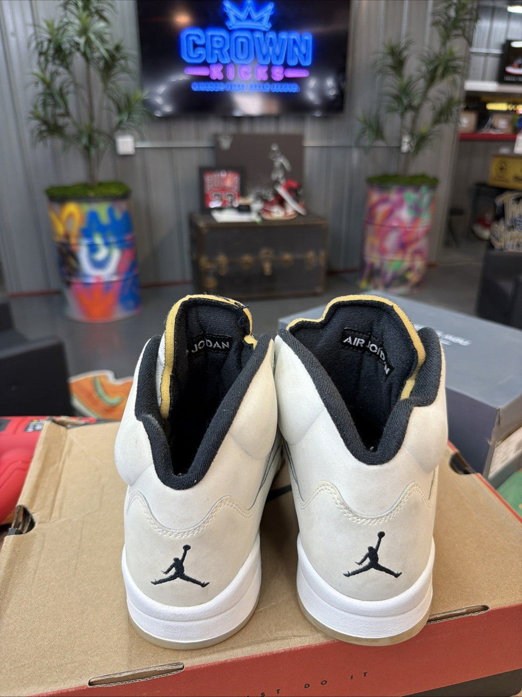 Air Jordan 5 Retro SE Sail Ivory Nubuck Men's High Top Sneaker FN7405-100 - product image from the listing.