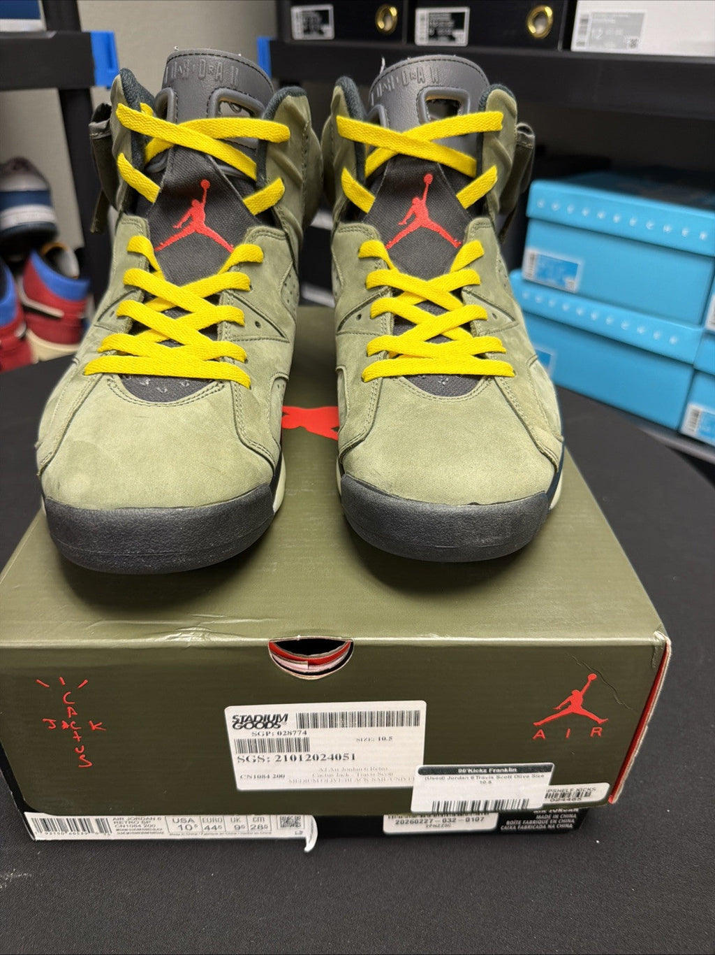 Travis Scott x Jordan 6 Retro Olive - Size 10.5 - product image from the listing.